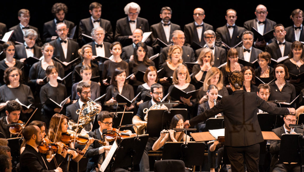 Lara Diloy, directora de orquesta: "Al terminar tengo una sensación de plenitud difícil de describir. Son momentos que compensan toda la parte dura que tiene esta profesión"