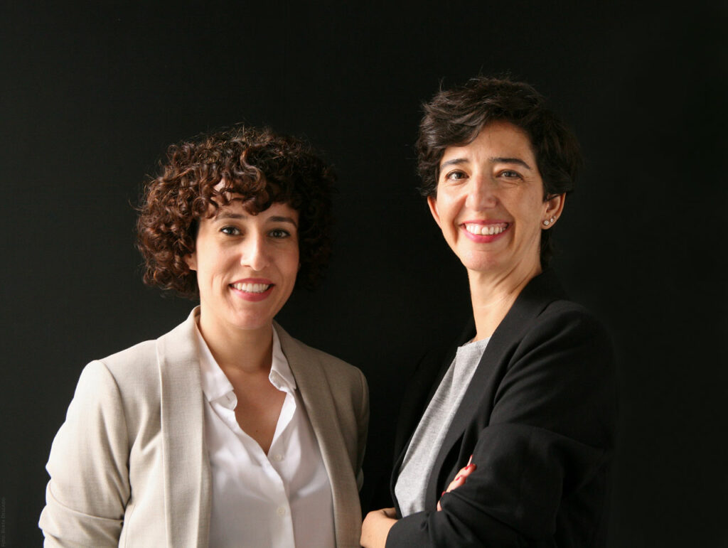 Silvia Royo y Elena Gonzalez. Gestoras Culturales. Espacio Fundacion Telefonica. Foto: Berta Delgado